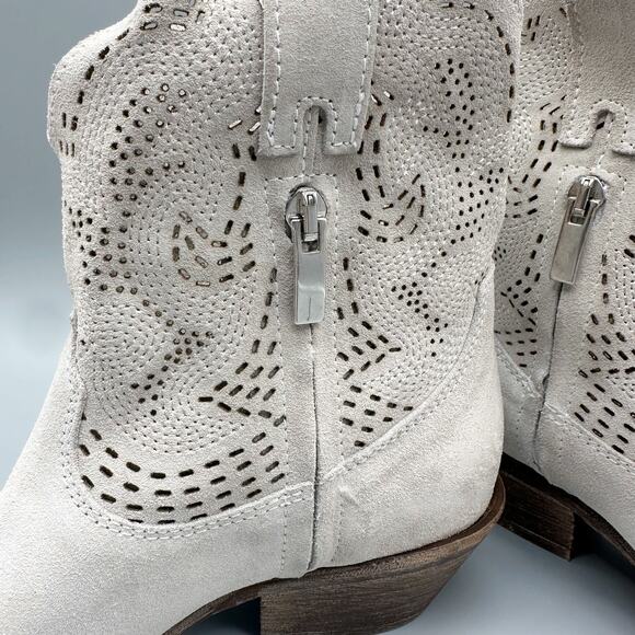 Sundance Snip Toe Suede Western Boho Ankle Boots Ivory 2" Heel Size 37 - Picture 4 of 10